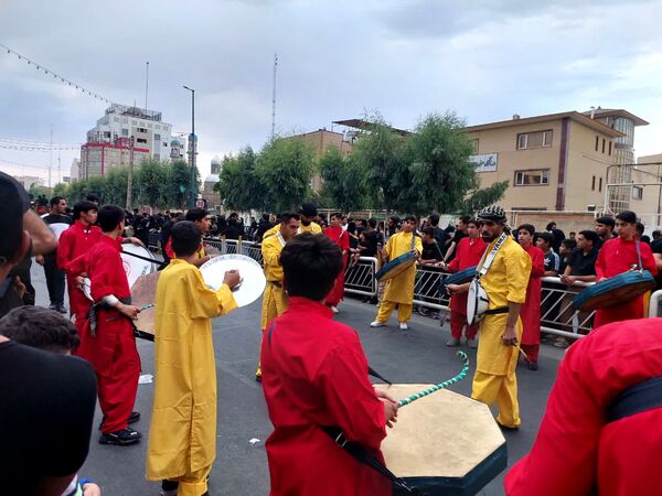 استقبال عزاداران حسینی از کاروان نمادین اسرای کربلا در قم