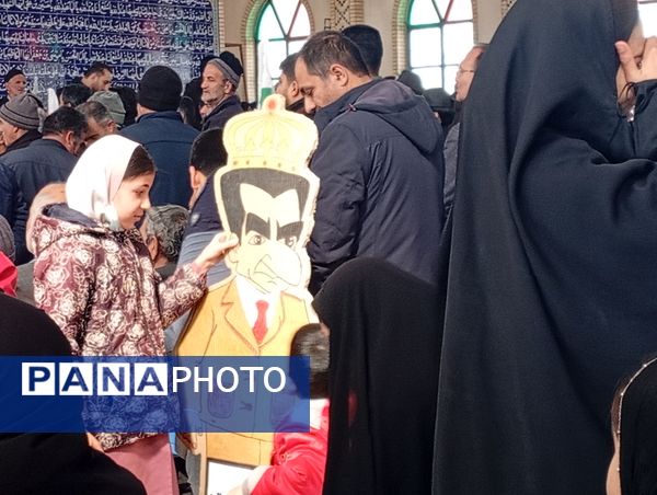 دهه نودی‌ها انقلاب را در دست گرفتند