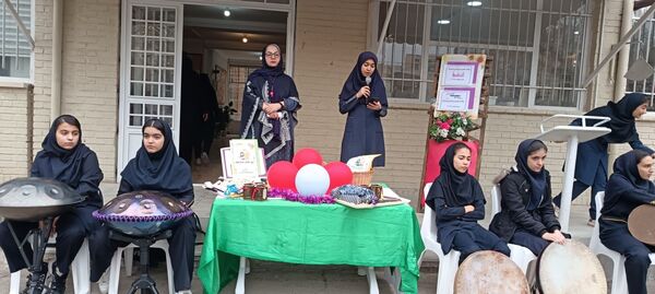 جشنواره کیک و دسر در دبیرستان کوثر فرهنگیان 