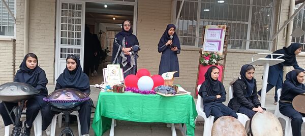 جشنواره کیک و دسر در دبیرستان کوثر فرهنگیان 