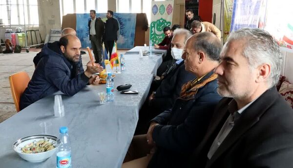 میزخدمت رایگان در مصلای محمدشهر برپا شد