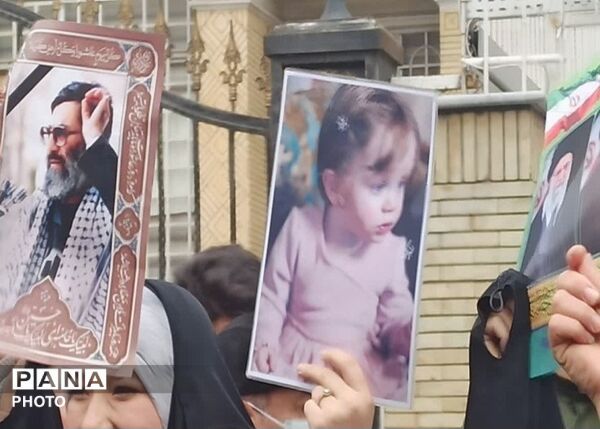 تصاویر حضور مهاجران مسلمان در مشهد؛ همبستگی با ملت ایران در سوگ امام خامنه‌ای (ره)