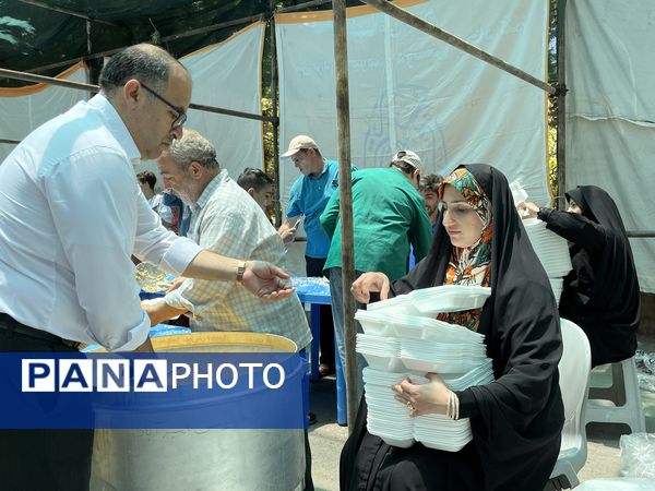 سفره غذای ۴۰ هزار نفری عید غدیر در مشهد برپا شد