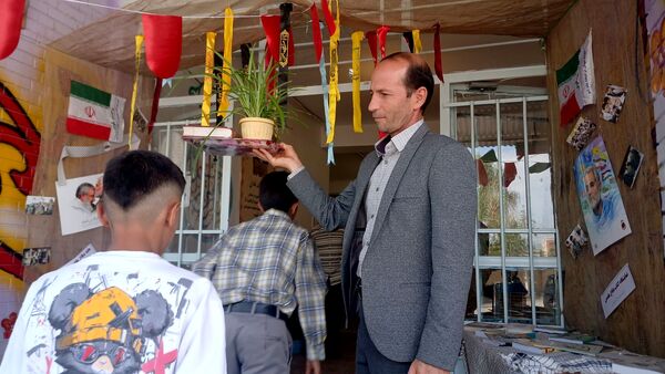 جشن جوانه ها در دبیرستان نمونه دولتی شهید حاج قاسم سلیمانی بن 