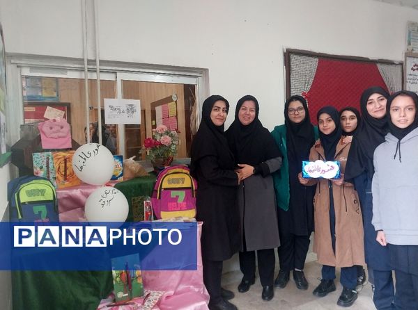 مراسم جشن عاطفه‌ها با یاد و خاطره شهید سید حسن نصرالله در دبیرستان میرزا جعفر سروقد