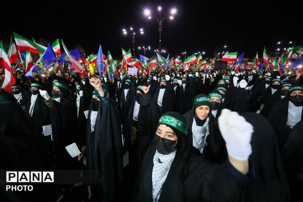 میدان امام خمینی(ره) همدان در تپش غیرت زنان همدانی