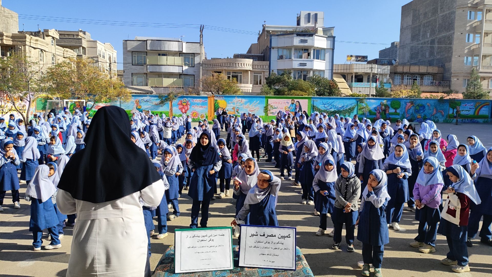 جلسه آموزشی کمپین پیشگیری از پوکی استخوان در مدرسه شاهد خیر سجادی 