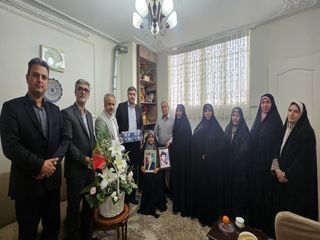 دیدار با خانواده شهدا موجب افتخار و تجدید روحیه برای خدمت به مردم است