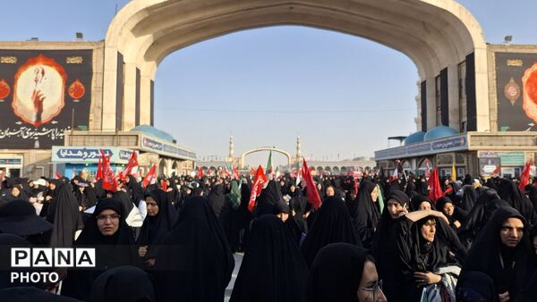 وداع پرشور نوجوانان با آقای شهید ایران 