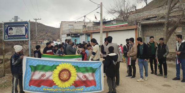 حضور پرشور دانش‌آموزان مدرسه فردوسی سرمازه در راهپیمایی ۲۲ بهمن