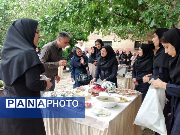 جشنواره صبحانه سالم در هنرستان موفقیان شهرستان نظرآباد