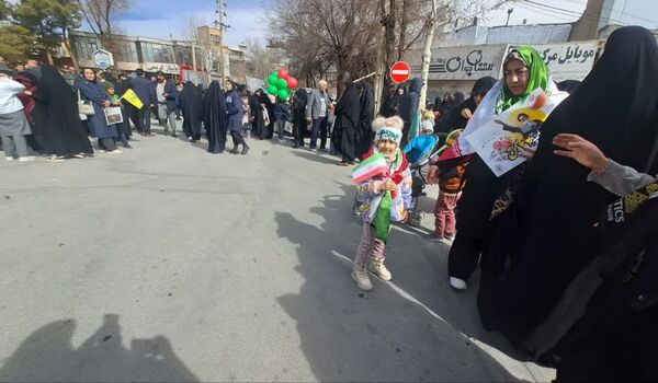 مردم یزد آمدند تا بگویند ما حافظان این نظامیم