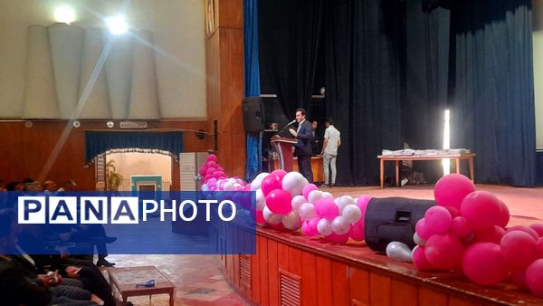 جشن پایان سال تحصیلی در دبیرستان نمونه دولتی آیت الله خامنه ای کاشمر