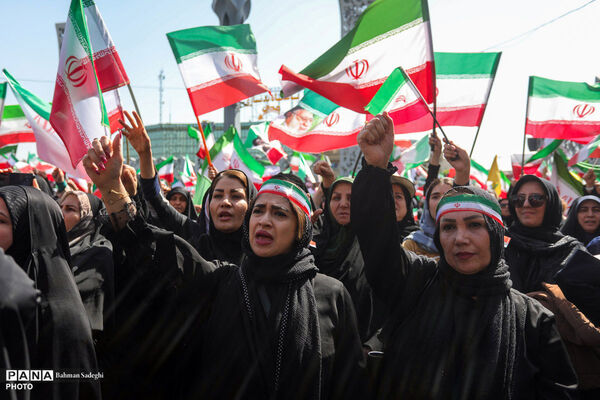 رزمایش دختران «جان‌فدای ایران»