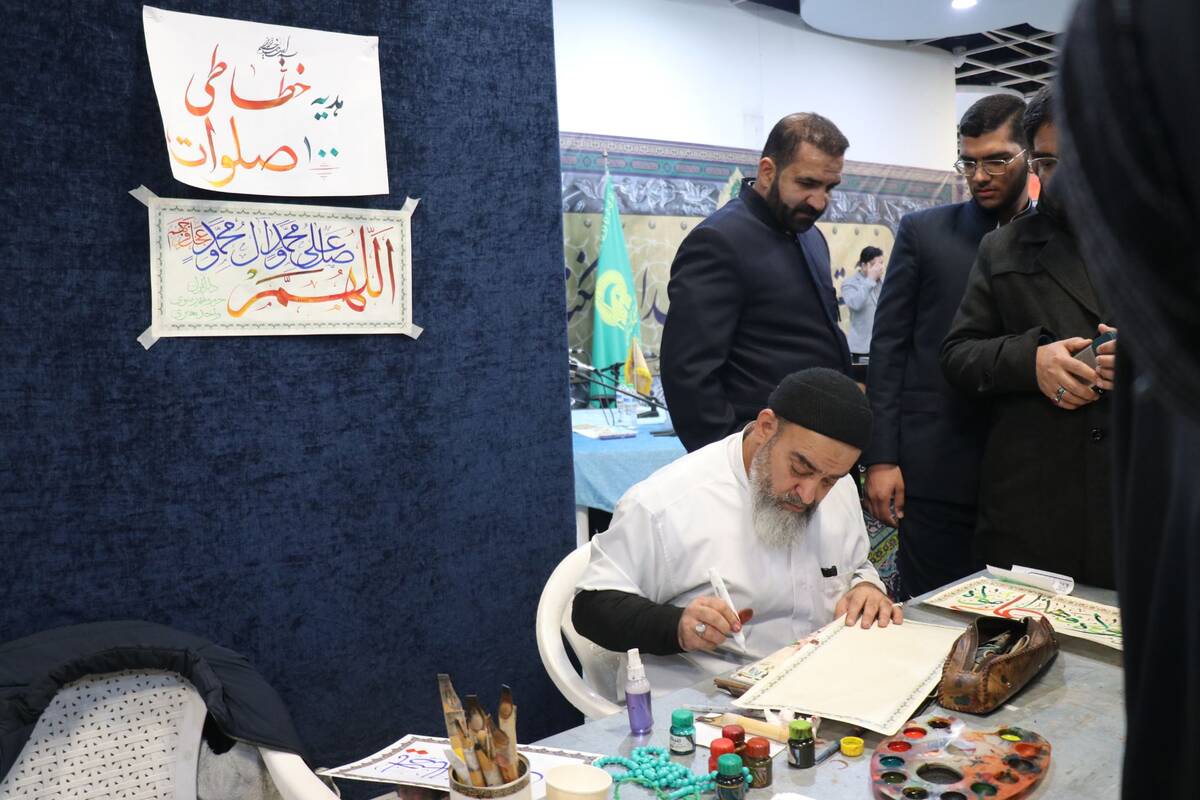 حضور پرشور دانش‌آموزان در نمایشگاه قرآن و عترت در حرم مطهر رضوی