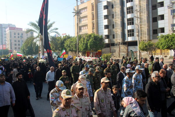 مراسم تشییع پیکر پنج شهید گمنام در بوشهر