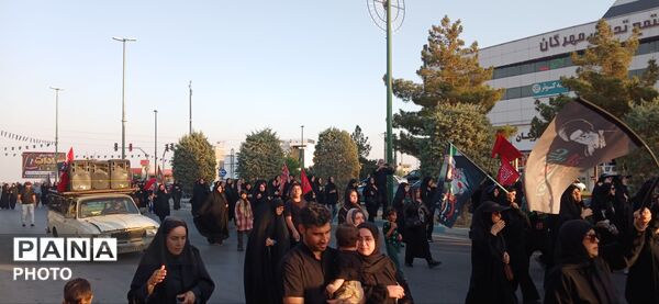 پیاده رویی جاماندگان اربعین حسینی از میدان مادر تا میدان شهرداری  ساوجبلاغ