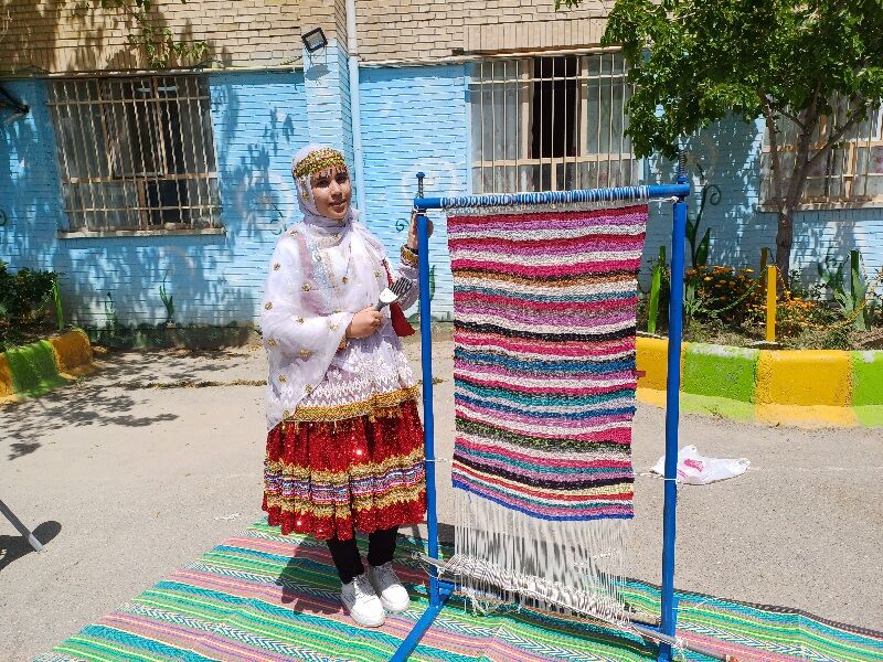 برپایی بازارچه درون‌مدرسه‌ای با هدف خوداتکایی در شیروان