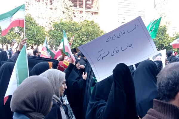 مشت محکم مردم غیور شیراز در دهان اغتشاشگران 