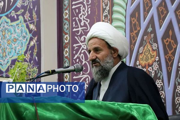 اقامه نماز جماعت، با شعار «مهر با مهُر» در مدرسه عترت قرچک