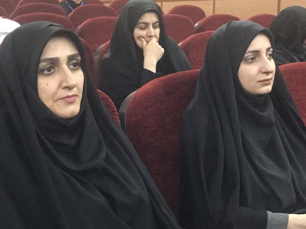 همایش تجلیل از مدیران و کارکنان نمونه شهرستان محمودآباد 