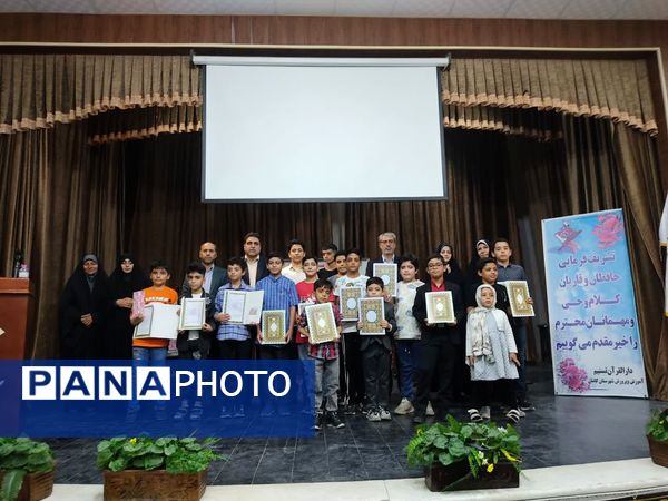 جلوه‌های معنوی اختتامیه مسابقات قرآنی دارالقرآن تسنیم کاشان