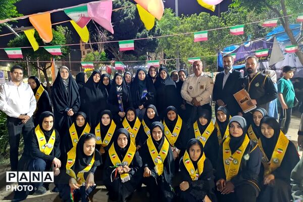  بازدید رئیس سازمان دانش‌آموزی شهرستانهای استان تهران از غرفه «با انرژی‌ها» در منطقه کهریزک