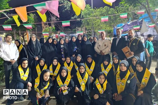  بازدید رئیس سازمان دانش‌آموزی شهرستانهای استان تهران از غرفه «با انرژی‌ها» در منطقه کهریزک