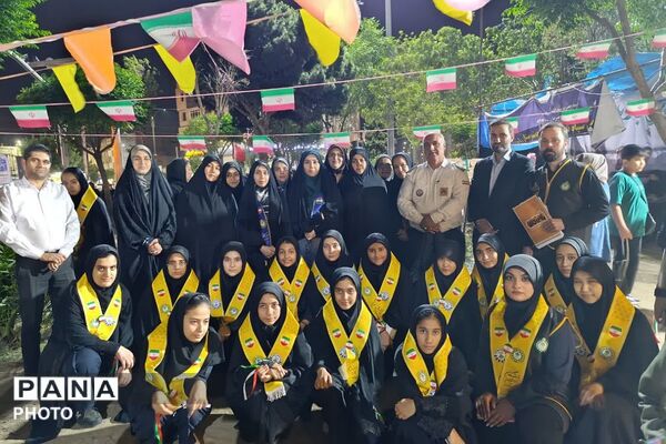  بازدید رئیس سازمان دانش‌آموزی شهرستانهای استان تهران از غرفه «با انرژی‌ها» در منطقه کهریزک