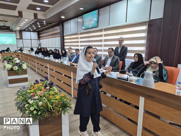 معلمان نمونه در قاب افتخار آموزش و پرورش منطقه ۵