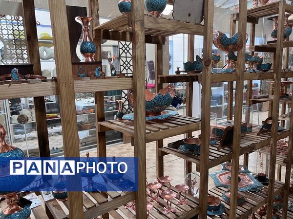 افتتاحیه غرفه فیروزه کوبی در بازارچه صنایع دستی شهرکرد
