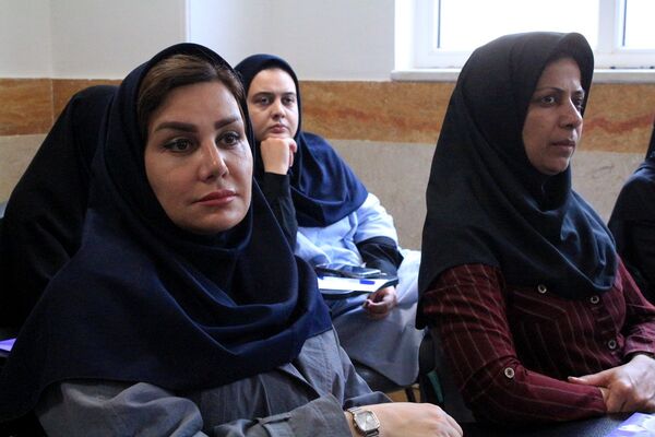  کارگاه دانش‌افزایی زبان انگیلیسی در دبیرستان‌ولایت بهارستان‌دو