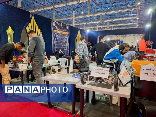 روز سوم از نمایشگاه پژوهش و فناوری در مشهد