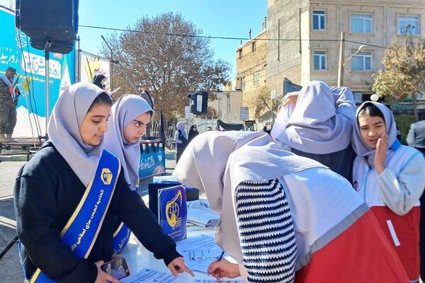 ۱۳ آبان نماد استکبارستیزی نسل جوان ایران
