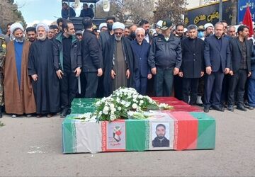 تشییع پیکر چهار شهید ناوشکن دنا در بجنورد