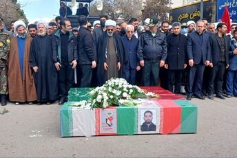 تشییع پیکر چهار شهید ناوشکن دنا در بجنورد