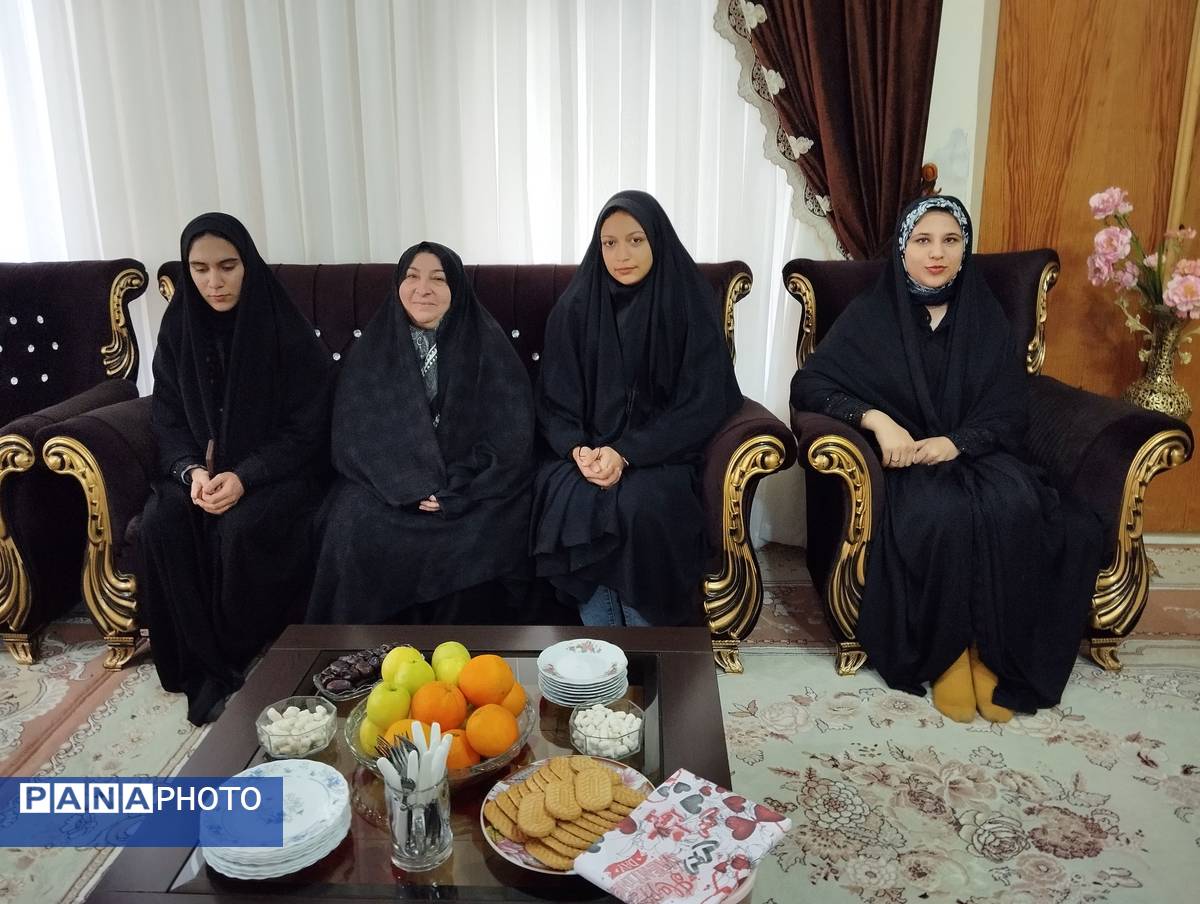 دیدار اعضای انجمن اسلامی هنرستان بصیرت آشخانه با همسر جانباز رسایی پور