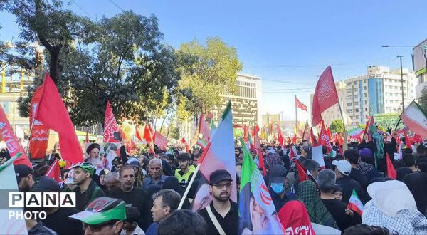 تشییع پیکر رهبر شهید انقلاب در مشهد مقدس با حضور پرشور مردم 