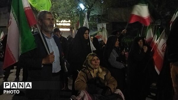 نیشابوری ها از پیر تا کودک در اجتماعات خیابانی