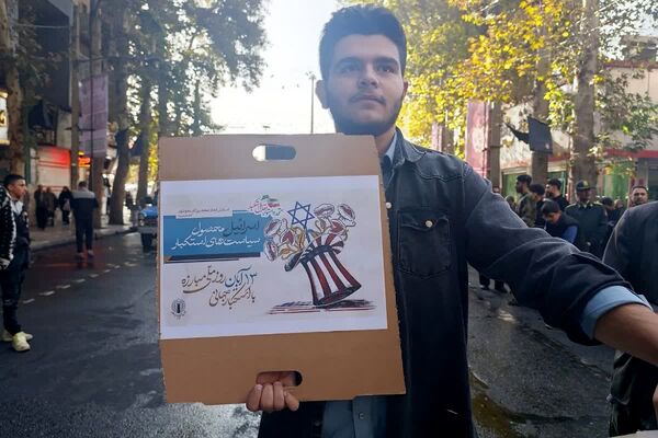 همه‌باهم در راهپیمایی روز دانش‌آموز؛ تجلی وحدت و آگاهی نسل نو