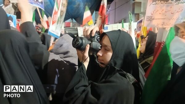 در سپیدای تاریکی ، مردم فریاد روشنی زدند