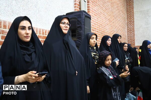 همایش سوگواری ۱۵۰۰ نفری دانش‌آموزی «باید برخاست» در آذربایجان شرقی