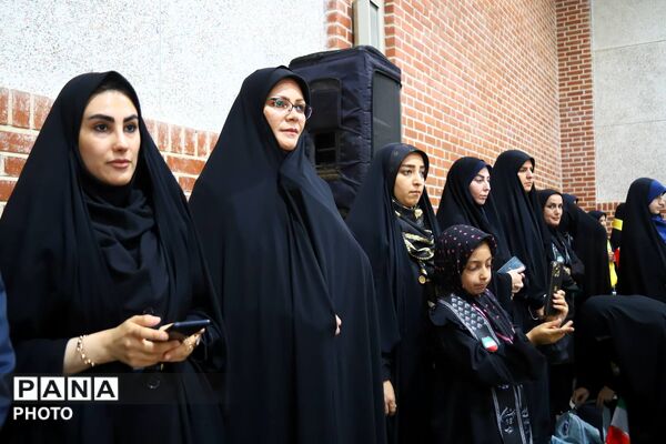 همایش سوگواری ۱۵۰۰ نفری دانش‌آموزی «باید برخاست» در آذربایجان شرقی