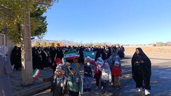 حضور پرشور دانش‌آموزان رباط‌سنگ در راهپیمایی 13 آبان ؛ حماسه‌ای از شور و همبستگی 