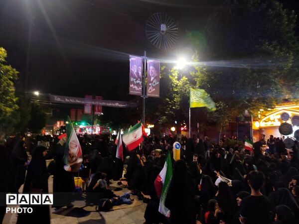 طنین نوای یا حسین در مسجد جامع نیشابور غرق در سوگ عاشورا