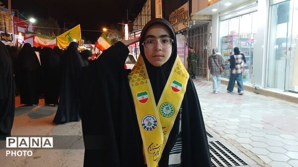فارسان یکپارچه علیه استکبار فریاد «مرگ بر آمریکا» در آسمان شهر 