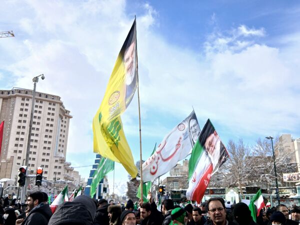 حضور پرشور مردم مشهدی در راهپیمایی ۲۲ بهمن 