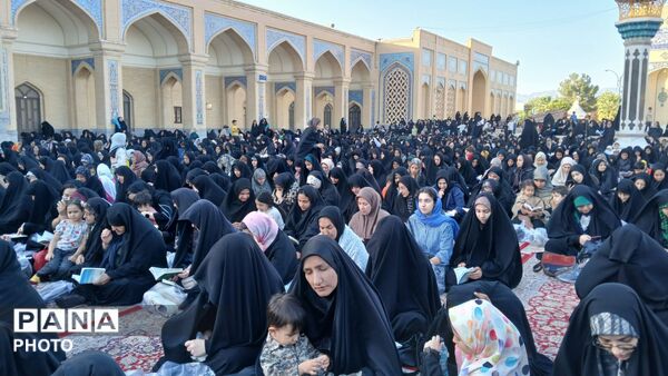 قرائت دعای عرفه در زیارتگاه شهید آیت الله مدرس