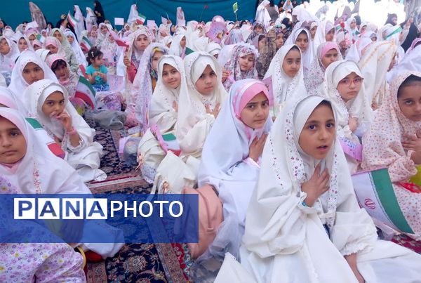 آیین تکلیف دختران دانش‌آموز قم در حرم حضرت معصومه(س)