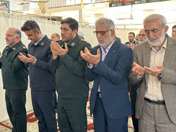 شکوه بندگی در نماز عید فطر گلوگاه